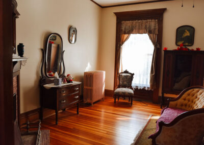 Bedroom 4-Sitting Area